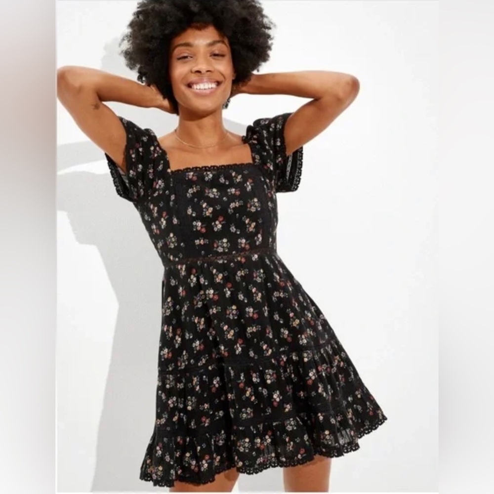 Floral peasant lined dress with black lace detailing
